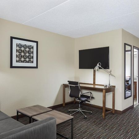Four Points By Sheraton Milwaukee Airport Exterior foto