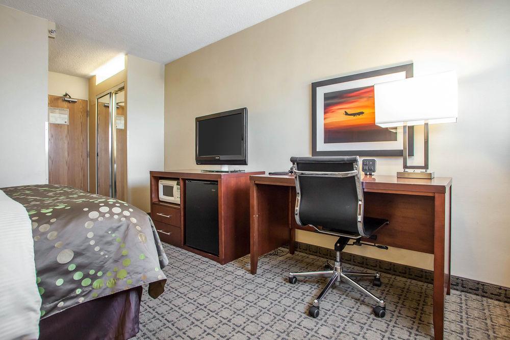 Four Points By Sheraton Milwaukee Airport Exterior foto
