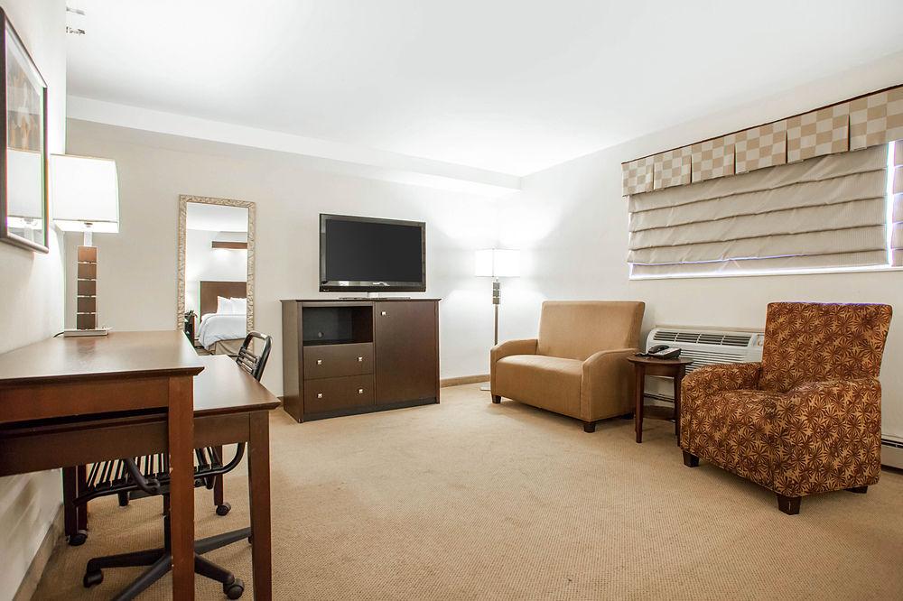 Four Points By Sheraton Milwaukee Airport Exterior foto