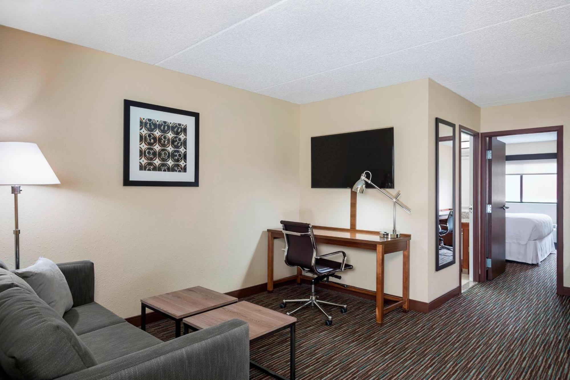 Four Points By Sheraton Milwaukee Airport Exterior foto